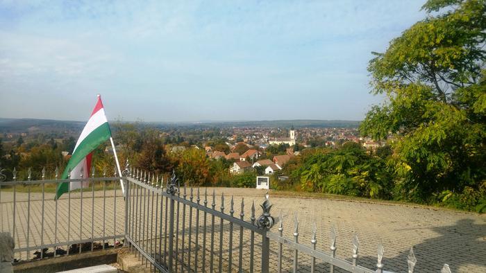 Isaszeg, Szobor-hegy