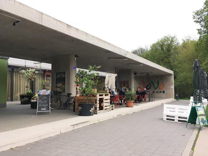 Novo Café, kávézó Gödöllőn Novo Café a Művészetek Háza épületében, Gödöllőn