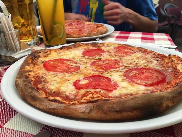Az Arany Csillag Pizzéria Balatonfüredi étterme széles pizza választékkal várja vendégeit A balatonfüredi Arany Csillag Pizzéria