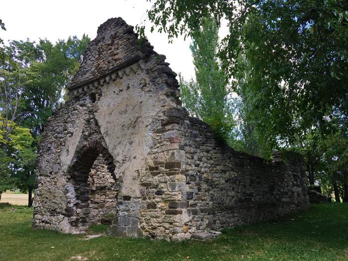 Aszófői templomrom