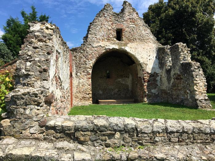 Mámai templomrom Balatonfűzőn