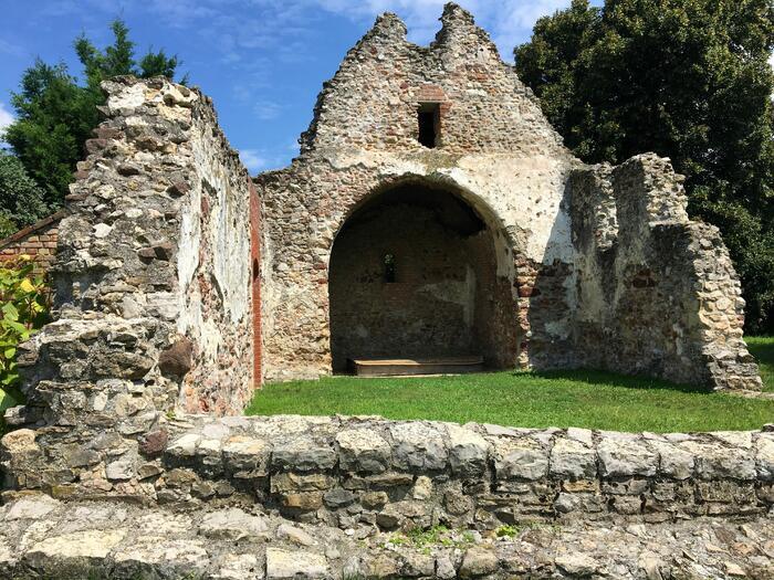 Mámai templomrom Balatonfűzőn