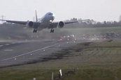 Ezt teszi a szél egy Boeing 777-essel