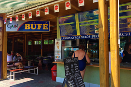 Balatonfüredi Kisfaludy strand egyik büféje a Gabi Büfé, ahol nagyon finom lángost kaphatunk 