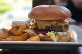 CheeseBurger a Kistehénben