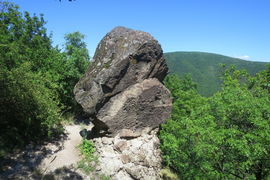 A ferenczy-szikla a Pilisben a Föld szívcsakrája