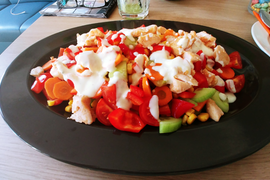 Cukorbeteg vagyok, kettes típusú, folyamatosan fogyózom, diétázom, immáron 20 éve. Gödöllőn ebédelni így nem igazán egyszerű. Volt eddig. Most itt a Pot Bár. De vajon jó hely? 