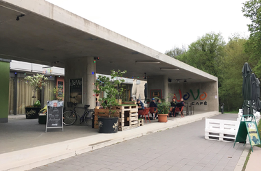 Novo Café, kávézó Gödöllőn Novo Café a Művészetek Háza épületében, Gödöllőn