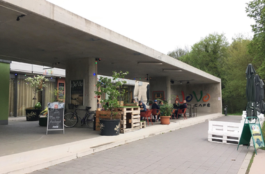 Novo Café a Művészetek Háza épületében, Gödöllőn