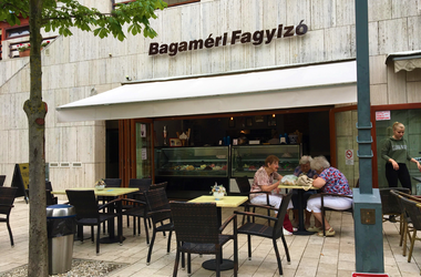 A Bagaméri Fagyizóban remek hűsítő finomságokat fogyaszthatunk el Balatonfüred központjában, a Tagore sétány mellett