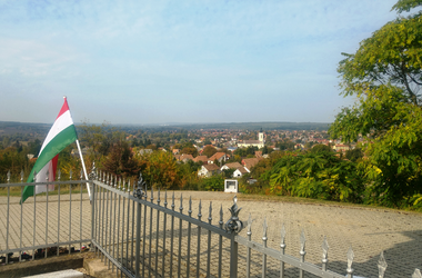 Isaszeg, Szobor-hegy