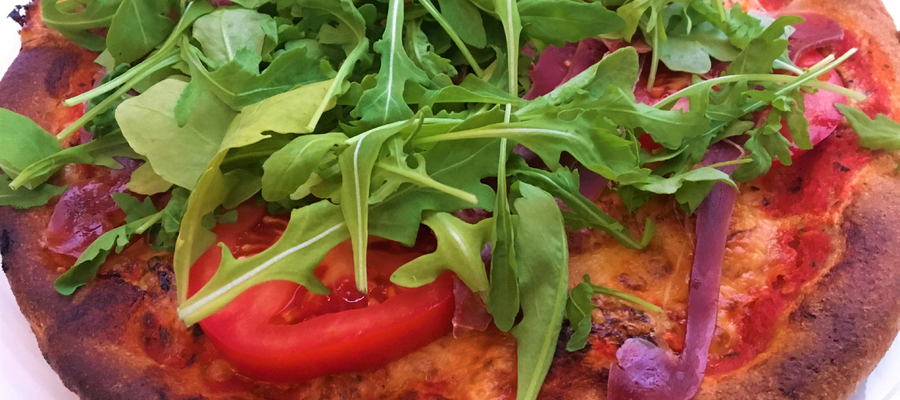 Balatonfüreden találjuk a Giorgi Pizzériát, ahol jó áron kaphatunk finom ételeket Giorgi Pizzéria Balatonfüreden, széles pizza választékkal, frissen sültekkel, grill ételekkel és salátákkal