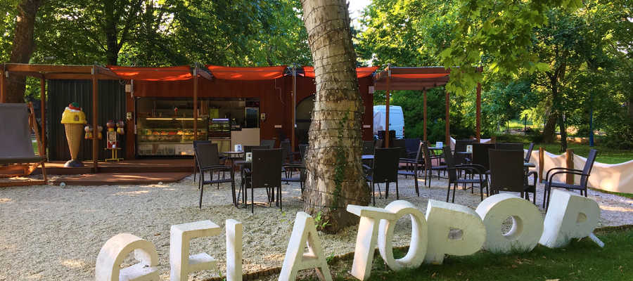 A Gelato Pop Csopakon egy fagylaltozó, ahol desingos környezetben nyalhatjuk el fagyinkat Gelato Pop Csopakon