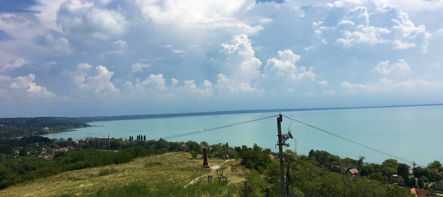 Balatonkenesén találjuk a Soós-hegyi kilátót Balatonkenese Soós-hegyi kilátó