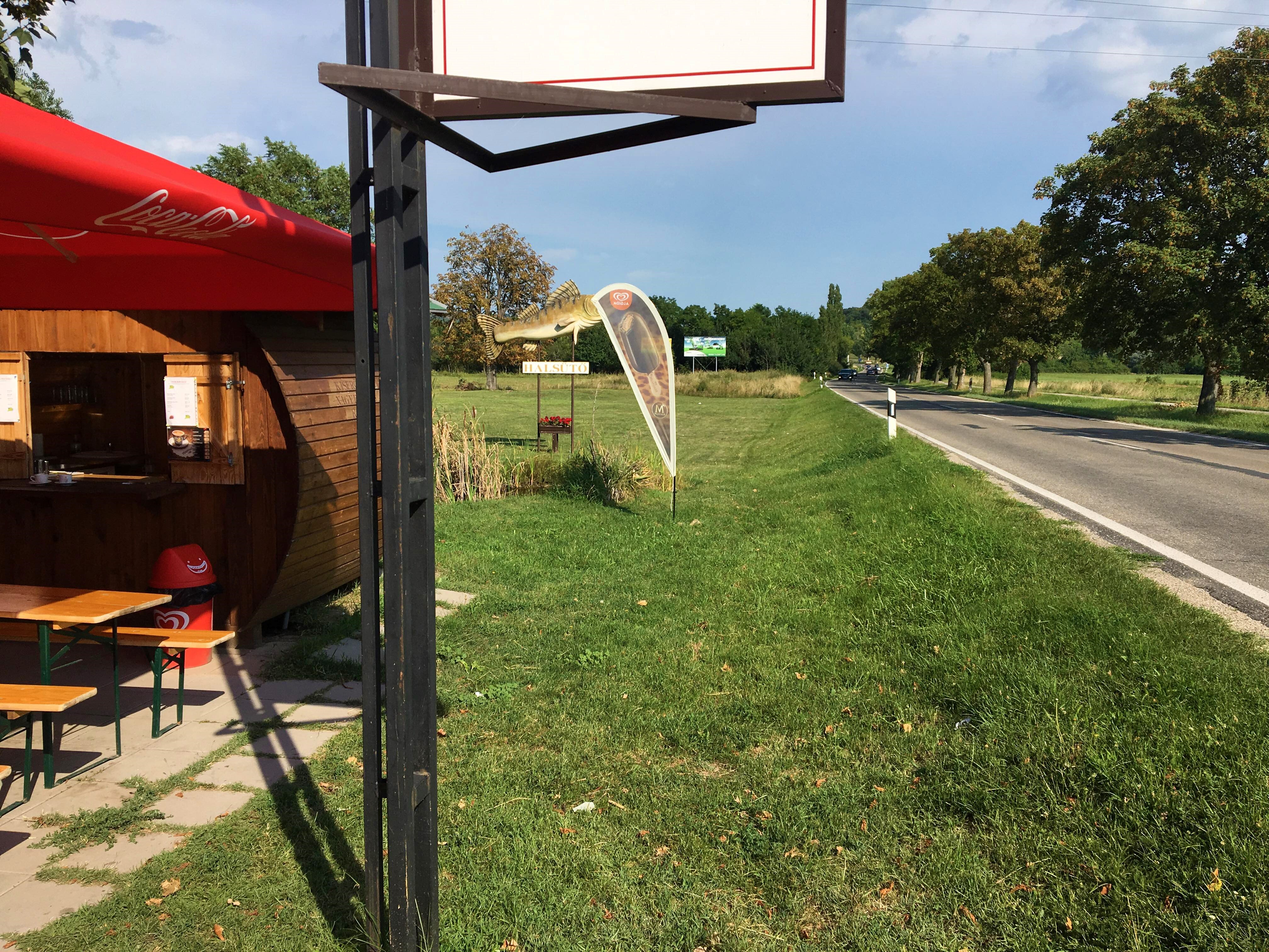 Az Aszófői Halsütőben friss sült halakat kaphatunk, változatos körettel. Aszófői Halsütő a 71-es út mellett