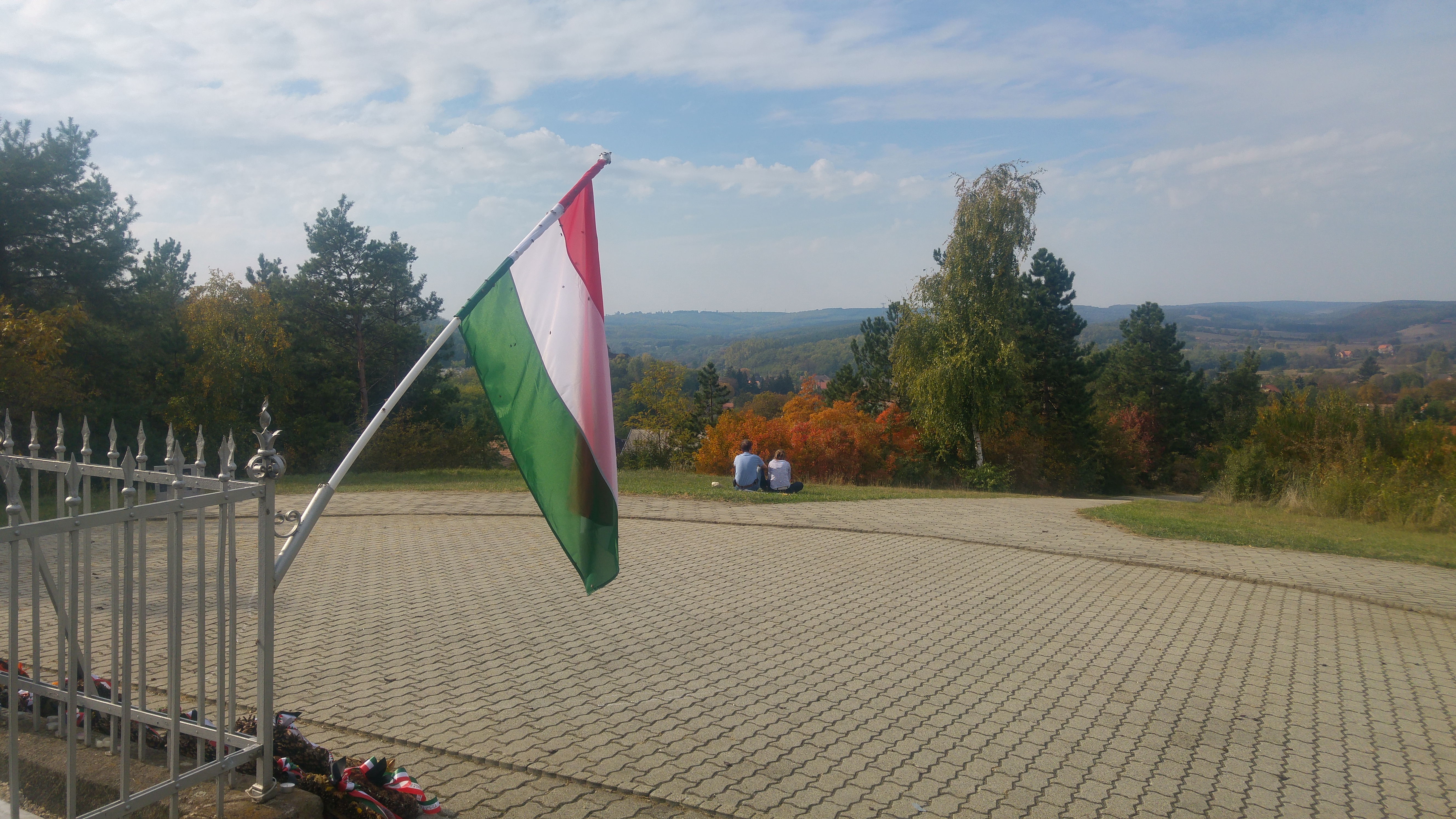 Isaszeg, Szobor-hegy