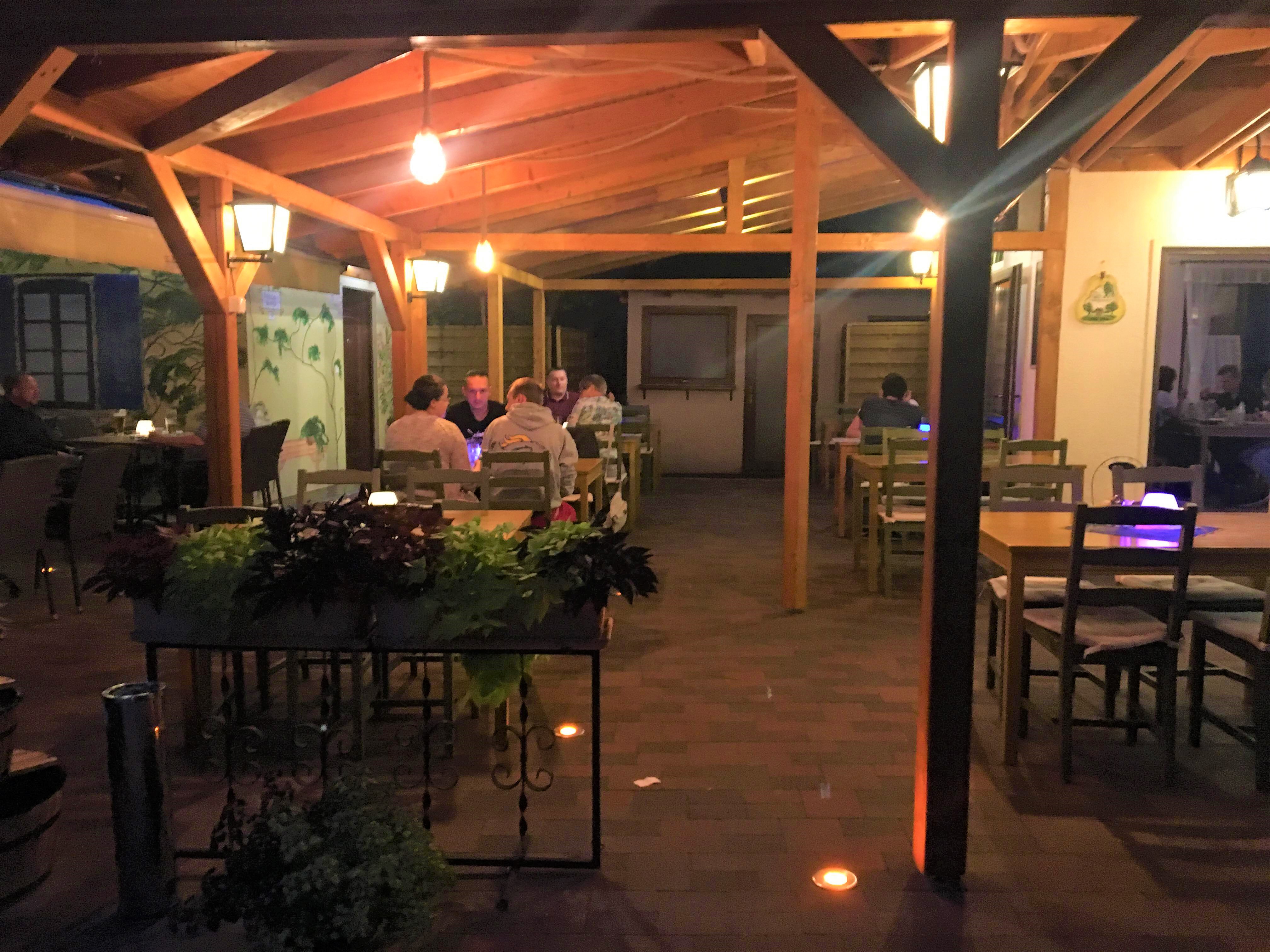 Balatonfüreden találjuk a Giorgi Pizzériát, ahol jó áron kaphatunk finom ételeket Giorgi Pizzéria Balatonfüreden, széles pizza választékkal, frissen sültekkel, grill ételekkel és salátákkal