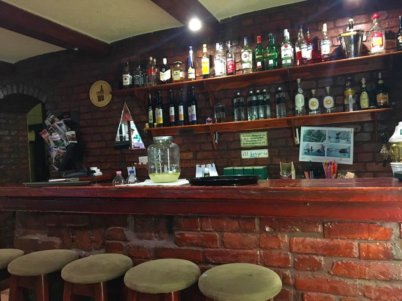 Az Arany Csillag Pizzéria Balatonfüredi étterme széles pizza választékkal várja vendégeit A balatonfüredi Arany Csillag Pizzéria