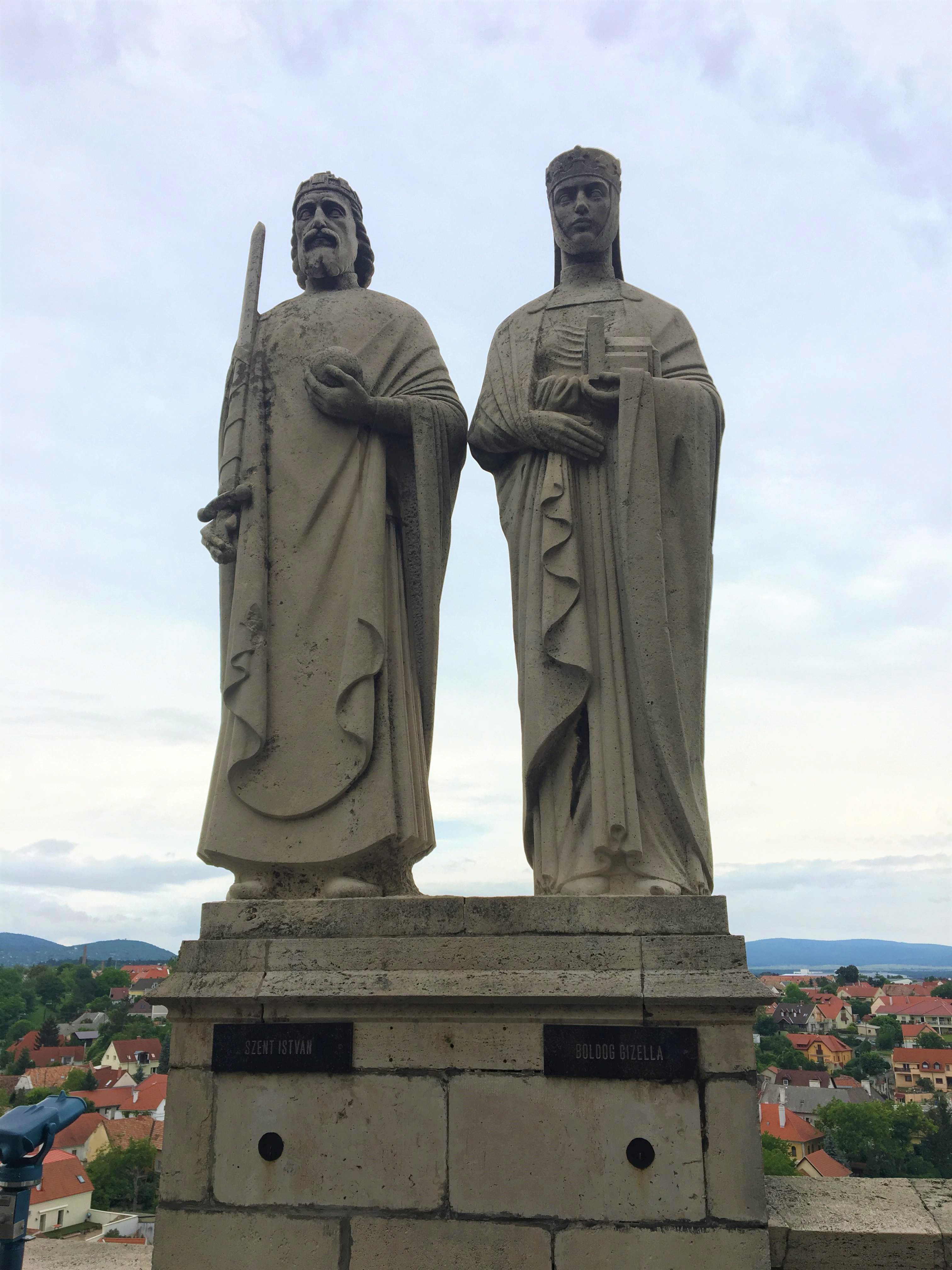 Gizella és Szent István király szobra