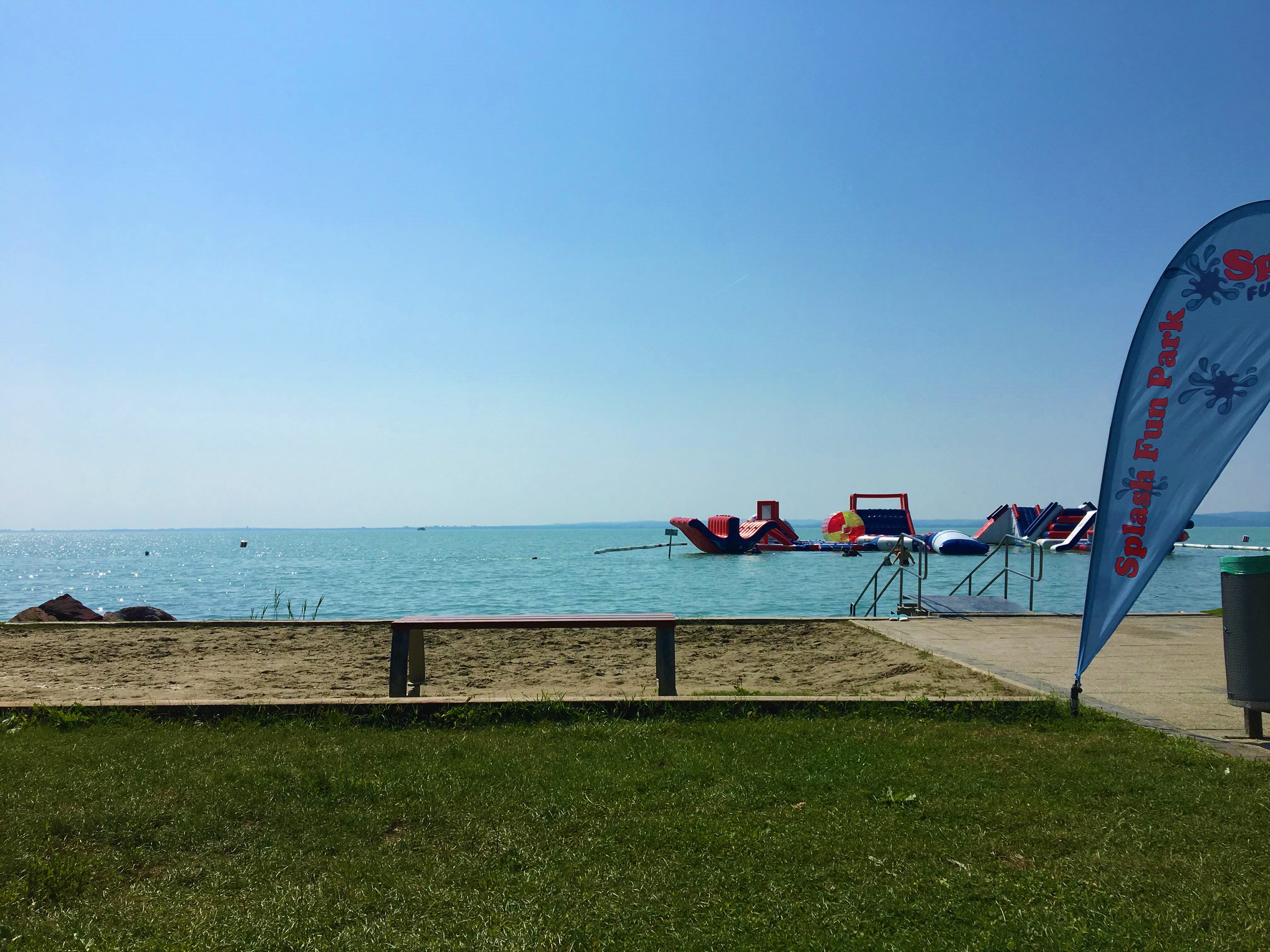 Kisfaludy strand vízpartja Balatonfüreden 